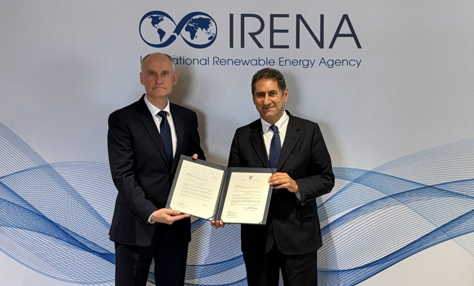 Ambasadorius Ernestas Mickus įteikė skiriamuosius raštus IRENA Generaliniam direktoriui